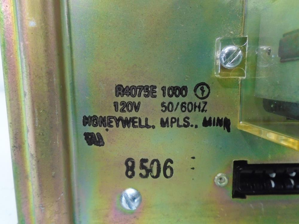 Honeywell Dual Industrial Flame Safeguard Control R4075E1000